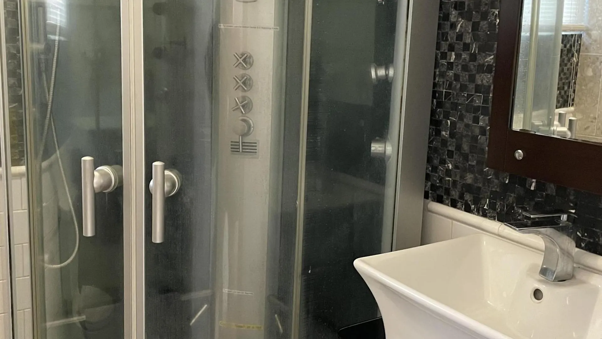 Studio With Modern Amenities, Walk-In Shower, Jacuzzi, Beach, And Pool, (Adults Only) Apartment San Juan