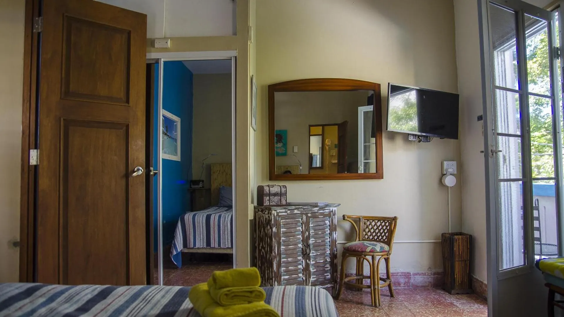 Apartment Studio With Modern Amenities, Walk-In Shower, Jacuzzi, Beach, And Pool, (Adults Only)