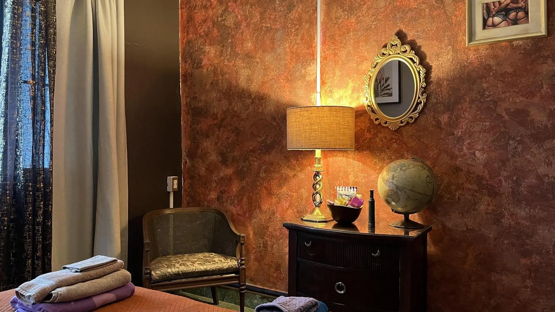 Apartment Studio With Modern Amenities, Walk-In Shower, Jacuzzi, Beach, And Pool, (Adults Only)