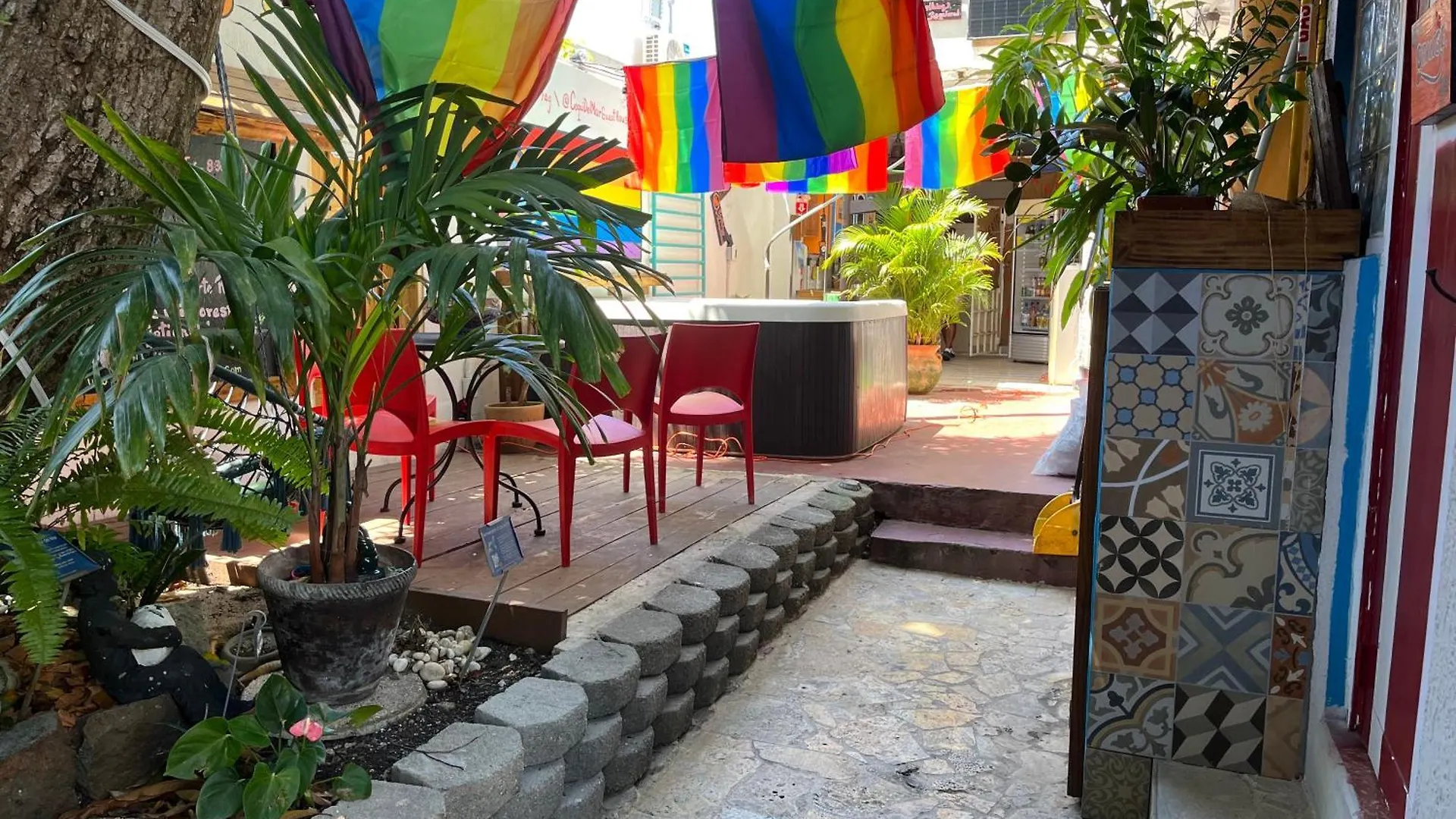 Apartment Studio With Modern Amenities, Walk-In Shower, Jacuzzi, Beach, And Pool, (Adults Only)