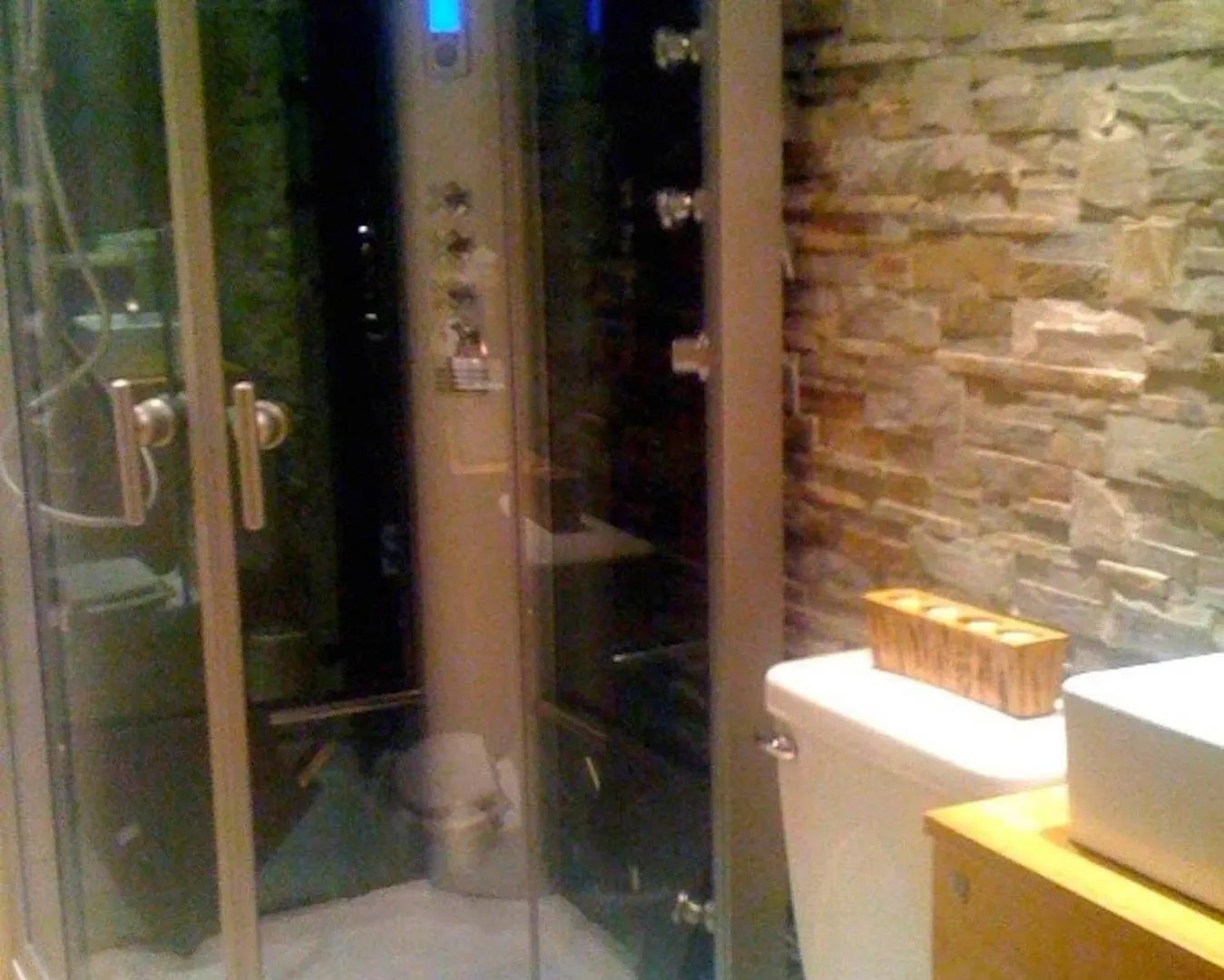 Apartment Studio With Modern Amenities, Walk-In Shower, Jacuzzi, Beach, And Pool, (Adults Only)